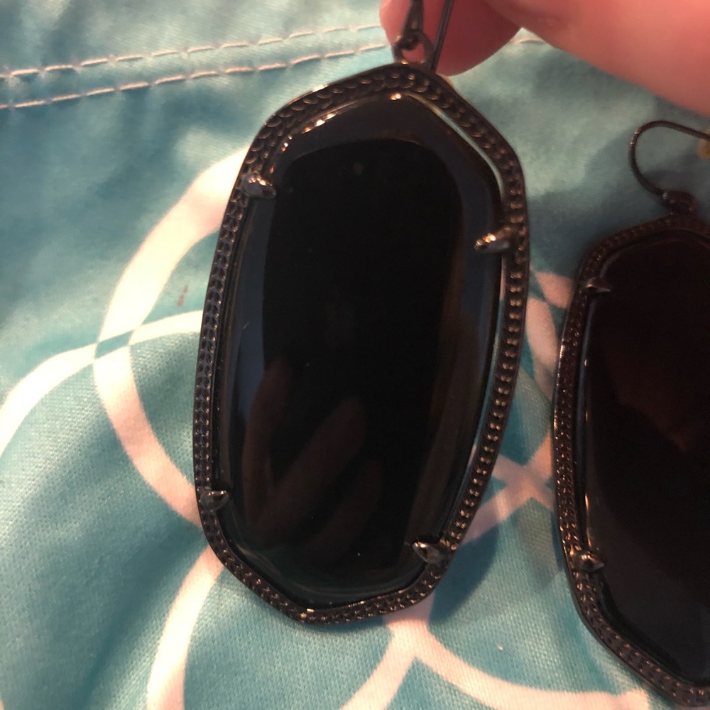 Kendra Scott Elle Gunmetal earrings in black